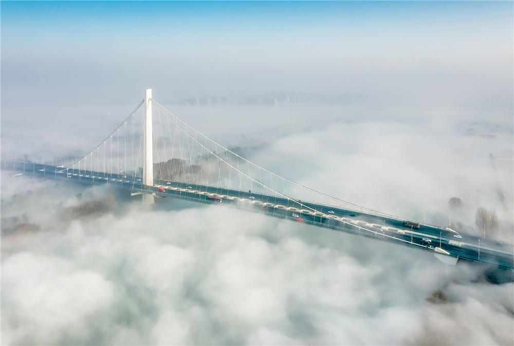 《云上桥》-阮忠 拍摄于2019年2月南京河西夹江大桥.jpg