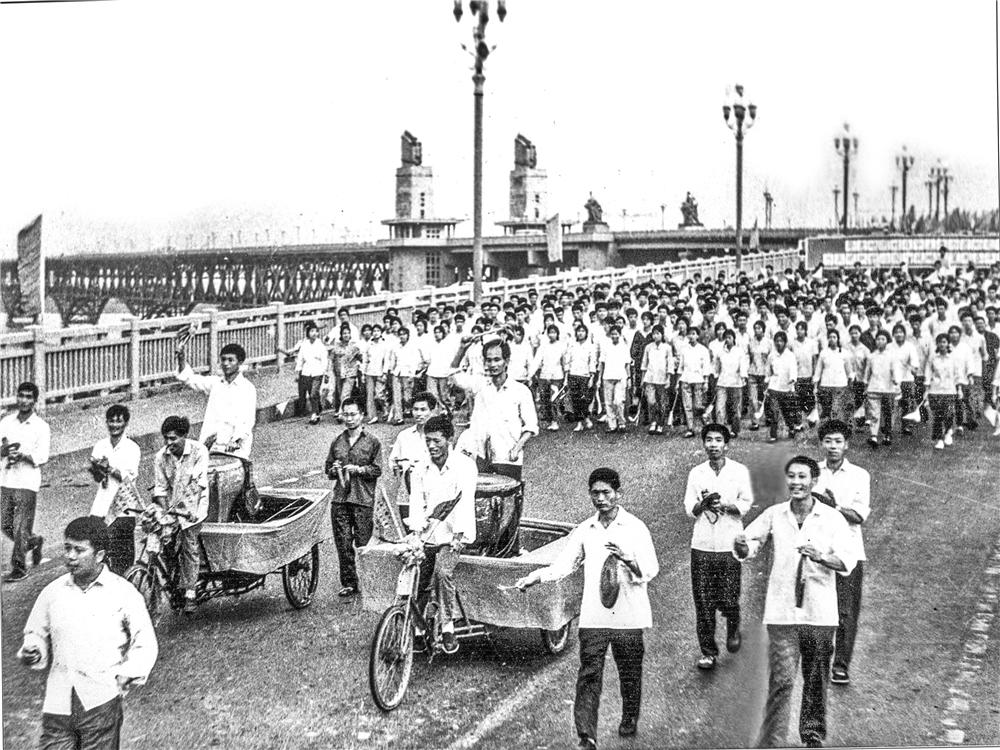 曹大林，1976年10月-2018年12月，大桥桥面.jpg