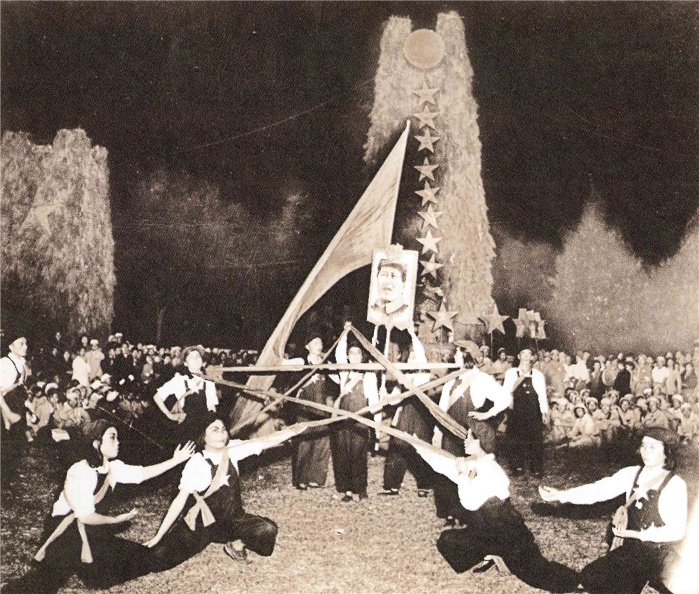 1949年10月6日，在玄武湖举行的庆祝晚会.jpg