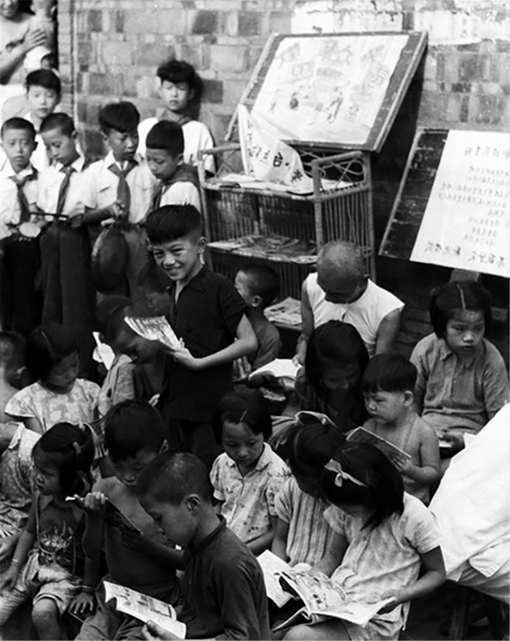 1953南京市街头小人书摊（晓庄）.jpg