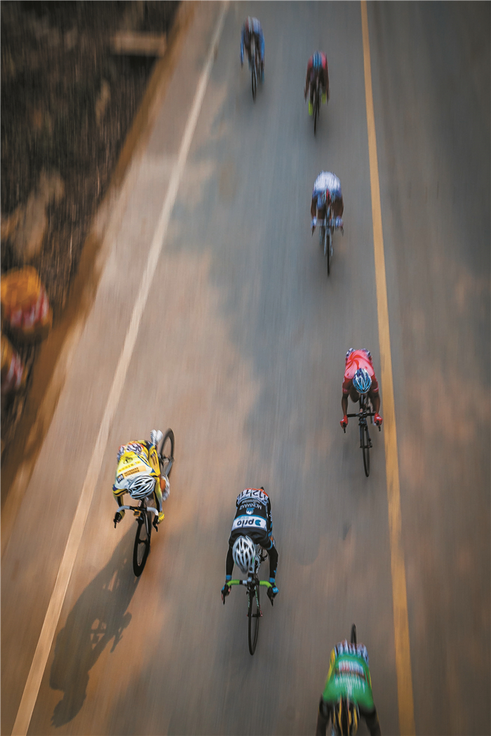 摄影  黄一清  谁与争锋——环太湖国际公路自行车赛纪实  纪实类摄影  无锡-5.jpg