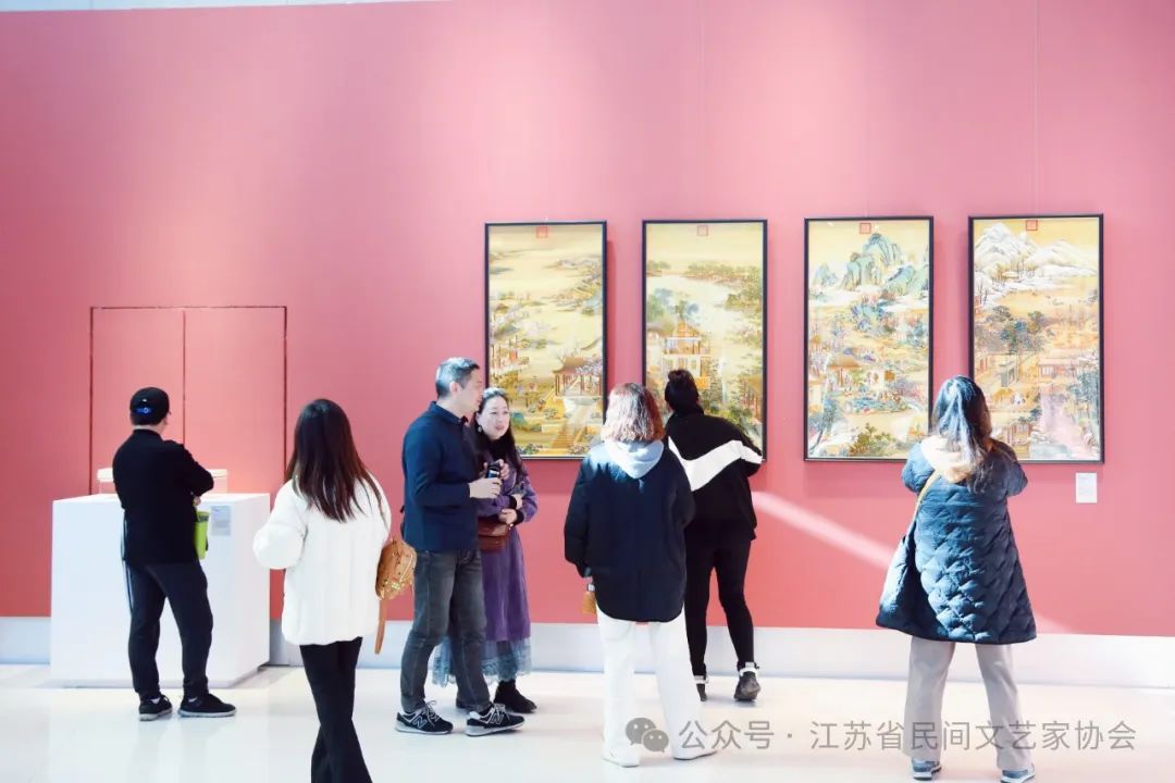 第十七届中国民间文艺山花奖·优秀民间工艺美术作品初评展暨江苏工艺美术大师精品展开幕